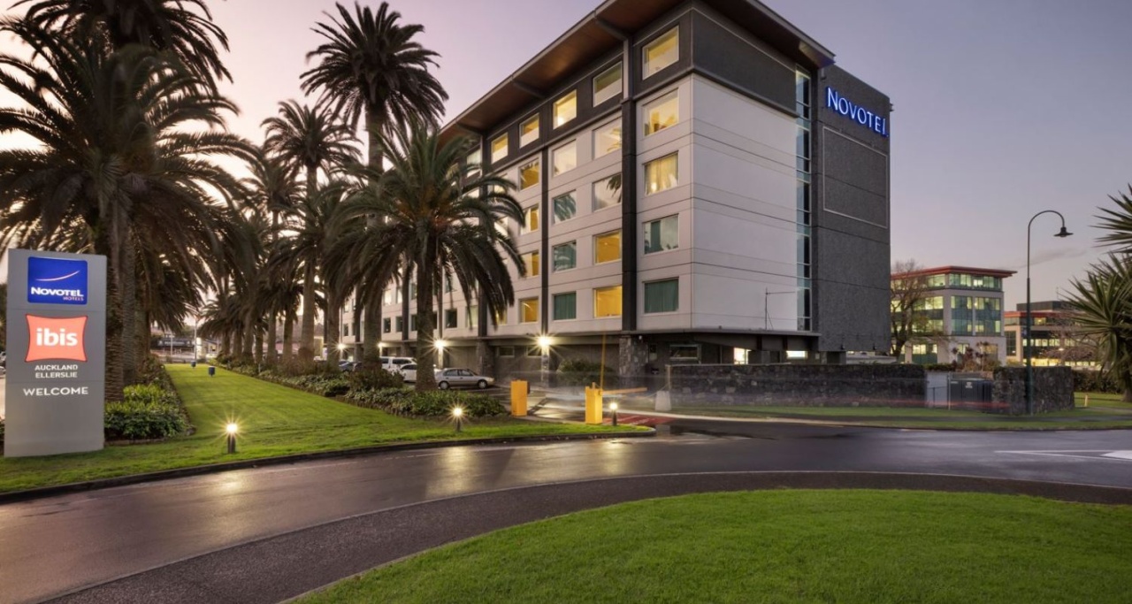 Exterior of the Ibis Auckland Ellerslie hotel.