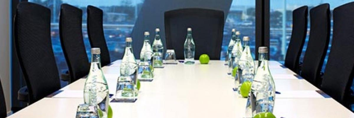 Novotel Auckland - meeting table with water and apples