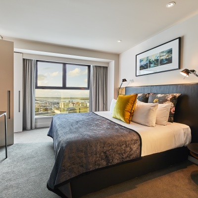 Grand Deluxe Harbour Suite Bedroom