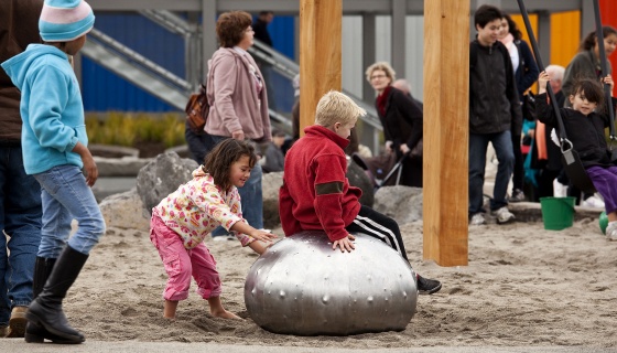Kids playing at playground (Credit: Auckland Waterfront / Jonny Davis)